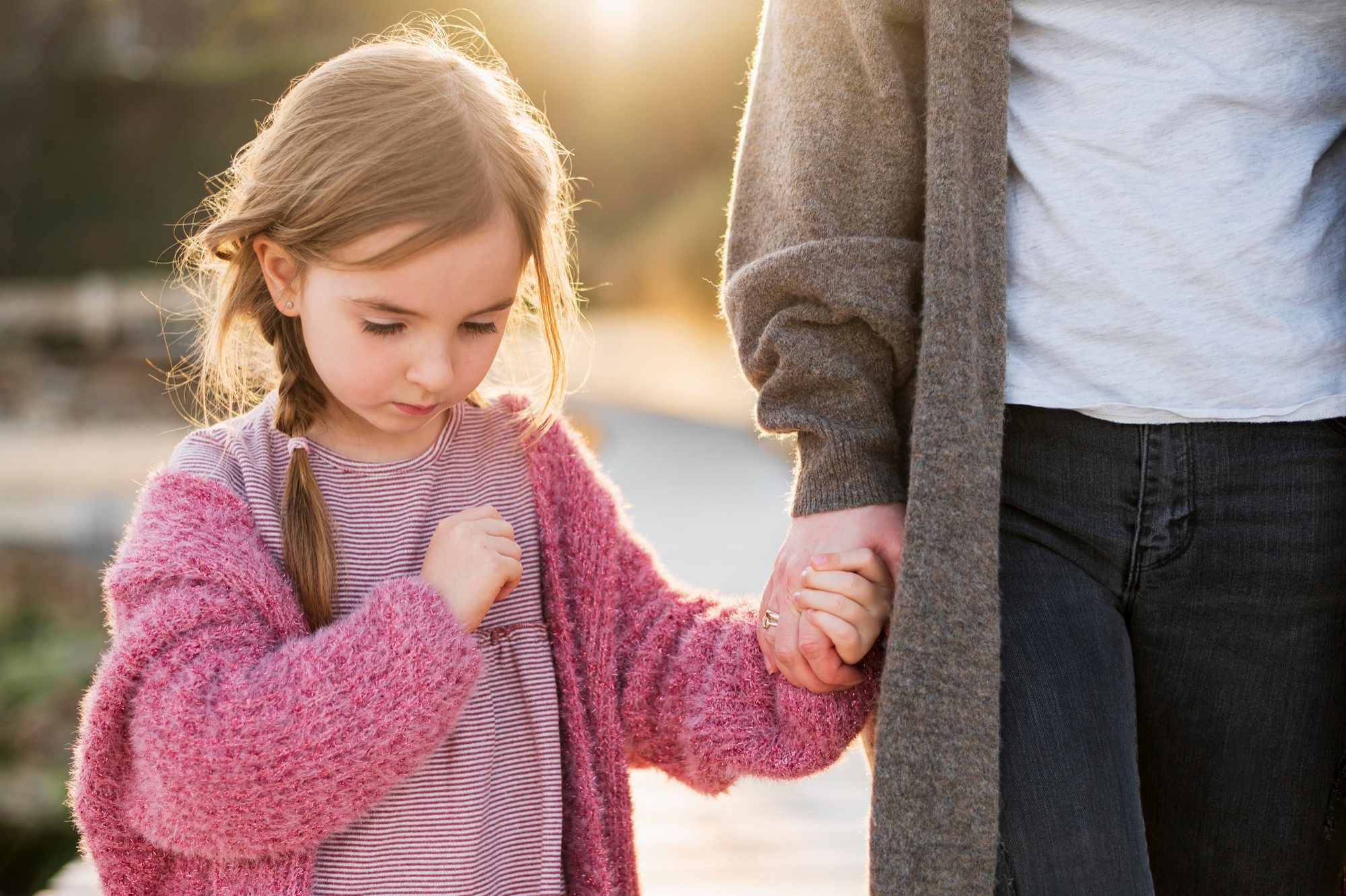 7 Sinyal Tersembunyi Anak Kurang Kasih Sayang, Orang Tua Wajib Tahu!