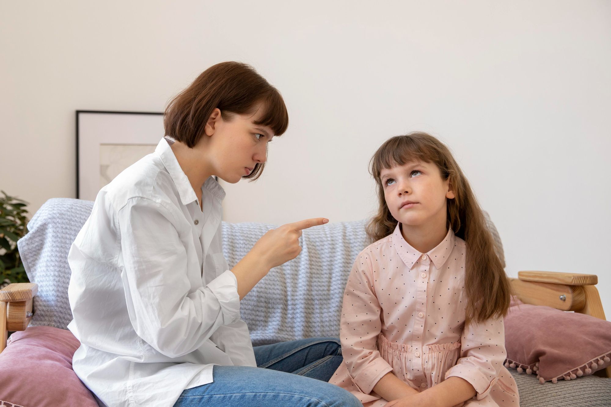 Bukan Anak Durhaka! Ini Alasan Psikologis Anak Sering Mengabaikan Orang Tua