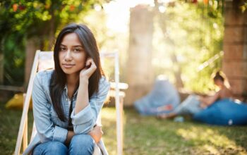 6 Tatapan Mata Introvert yang Bikin Salah Tingkah