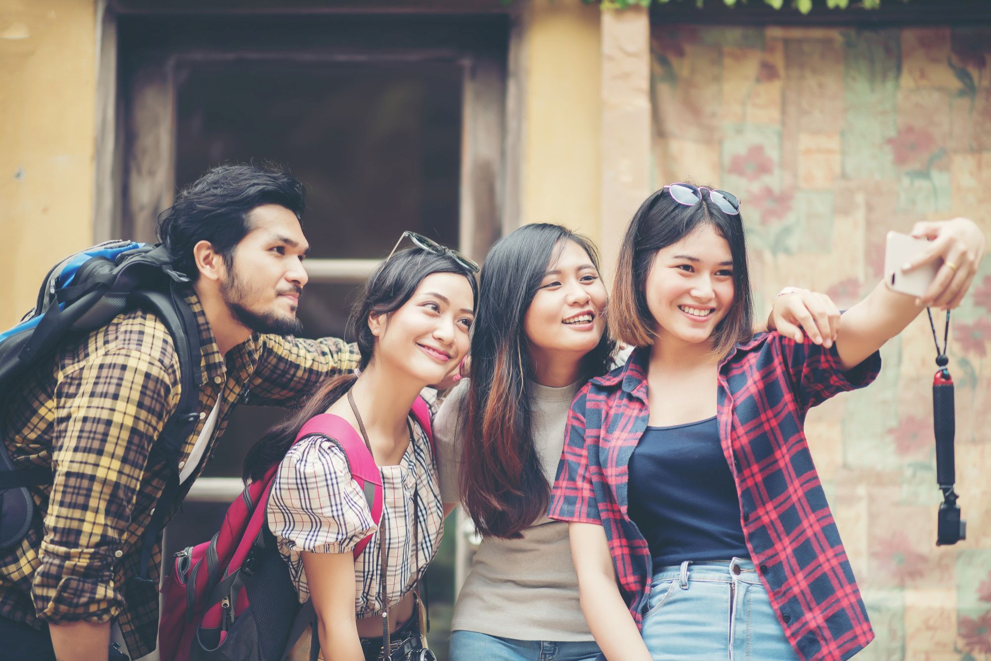 8 Tanda Tak Terduga Pesonamu Memikat Banyak Orang