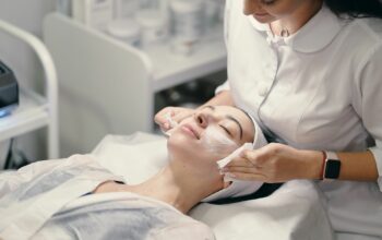 Chemical Peeling: Efektifkah Atasi Masalah Kulit? Simak Faktanya!