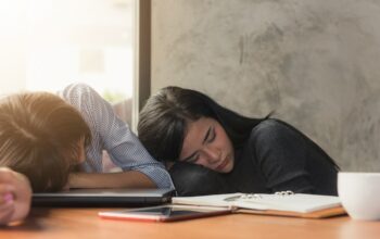 Burnout vs. Mager: Kapan Harus Istirahat, Kapan Harus Paksa Diri?