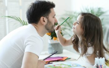 Jangan Salah! Ayah Adalah Arsitek Utama Karakter Anak Perempuan, Ini Buktinya!