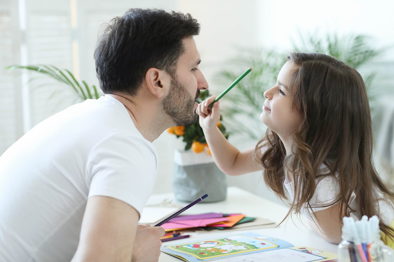 Jangan Salah! Ayah Adalah Arsitek Utama Karakter Anak Perempuan, Ini Buktinya!