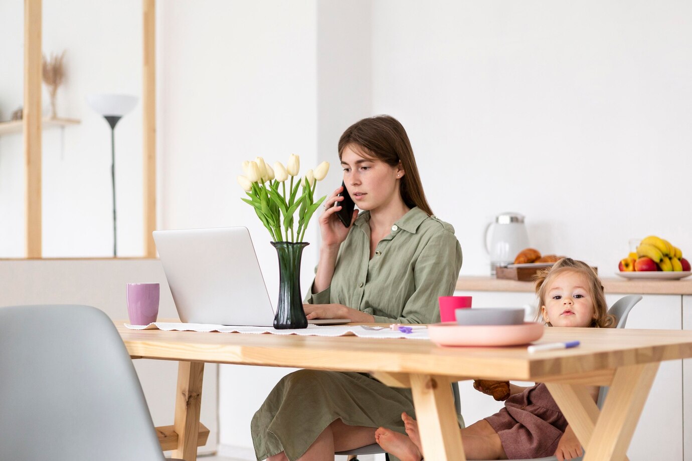 Dilema Istri Modern: Sukses di Kantor atau Bahagia di Rumah? Ini Jawabannya!