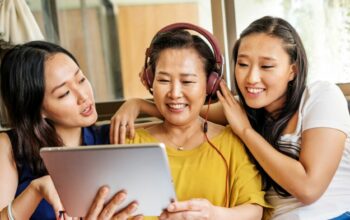 Generasi X Nggak Gaptek! Ini Bukti Mereka Lebih Digital dari Gen Z