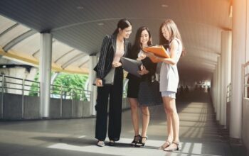 Perempuan Modern: Harus Pilih Karier, Keluarga, atau Bahagia?