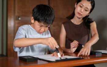 Stop Pola Asuh Anak Manja! Anak Butuh Belajar Susah
