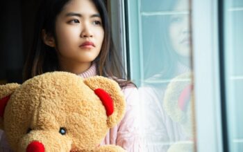 5 Mitos Narsistik yang Membelenggu Anak