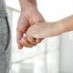 5 Alasan Kenapa Pegangan Tangan Bikin Hubungan Makin Kuat!