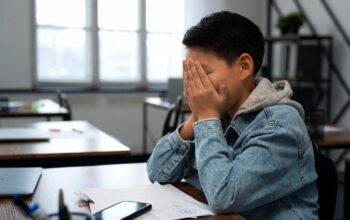 Sering Merasa Bersalah Tanpa Alasan Jelas? Ternyata Karena 7 Pola Asuh Ini