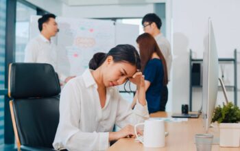 Jebakan Rutinitas Kerja 5 Tanda Kesehatan Mentalmu Terancam!