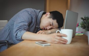 7 Penyebab Kantuk Siang Hari yang Jarang Diketahui, Bukan Cuma Kurang Tidur!