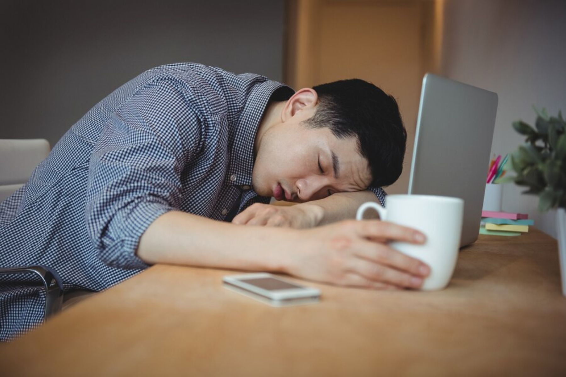 7 Penyebab Kantuk Siang Hari yang Jarang Diketahui, Bukan Cuma Kurang Tidur!