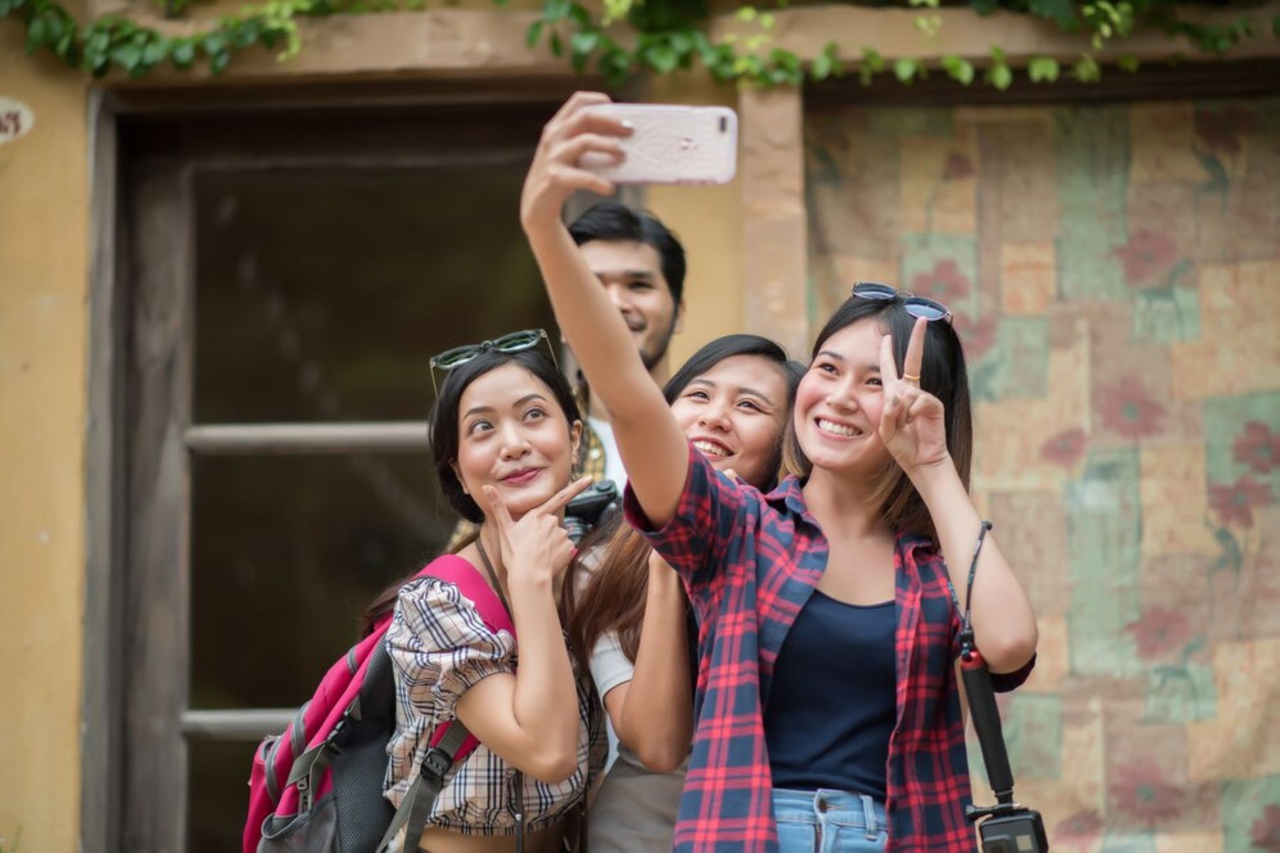 Gen Z dan Uang, Kenapa Mereka Lebih Pilih Traveling daripada Menabung?
