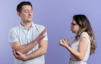 Mengenali Egoisme: 15 Tanda Seseorang yang Hanya Peduli pada Diri Sendiri